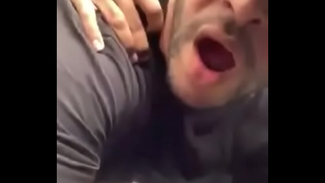 Cogida r&aacute;pida en el carro.