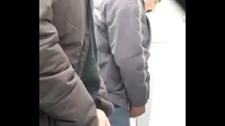 Coroa Majando Rola no Banheiro
