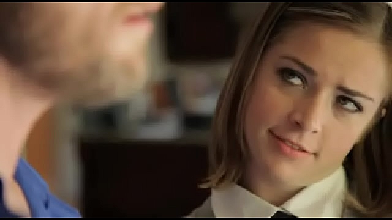 Sierra Sanders consolando o professor com sexo anal