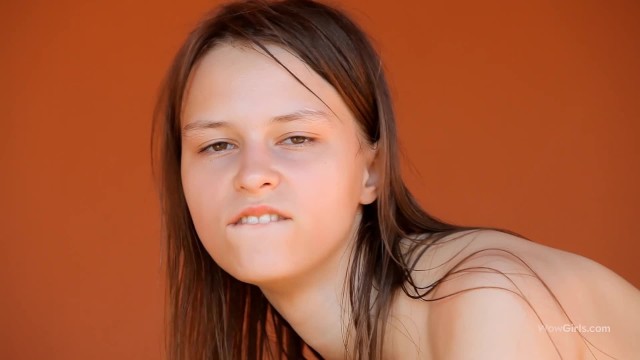 WOWGIRLS HOTTEST Watch super horny girl goes anal and squirts! Beata Wow!