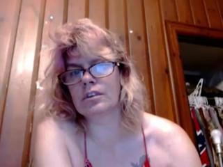 ladylavender3 on cam for live nude video chat
