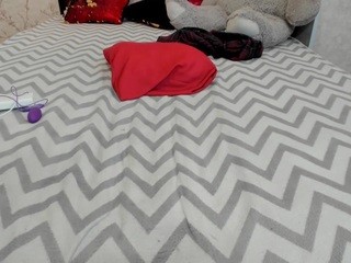 Lia my IG-@daddysawmekink on cam for live nude video chat