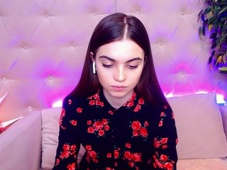 melanieleen on cam for live nude video chat
