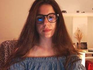 Alyssa on cam for live nude video chat