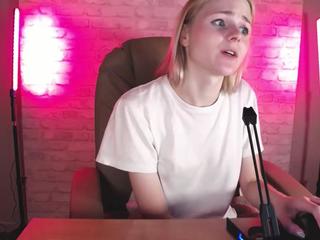ellyshy on cam for live nude video chat