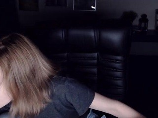 adelinesimon on cam for live nude video chat