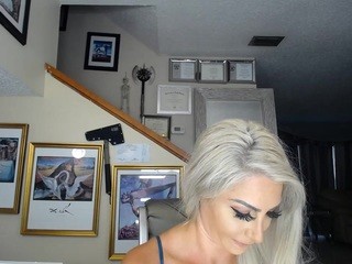adrianna777 on cam for live nude video chat