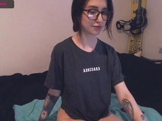 eeveehott on cam for live nude video chat