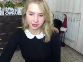 kiwi-wiwi on cam for live nude video chat