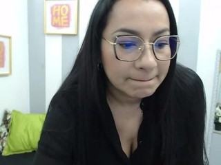 lucy-luu on cam for live nude video chat