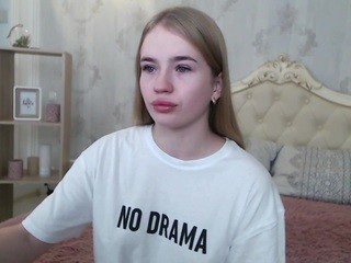 nikkireys on cam for live nude video chat