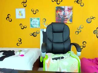 pau-cute19 on cam for live nude video chat
