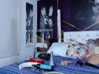 sexymommyx on cam for live nude video chat