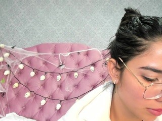 valentinnaqueen on cam for live nude video chat