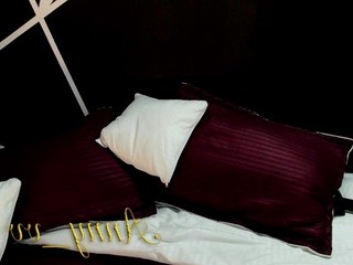 anny-v on cam for live nude video chat