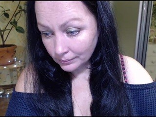 beluckynow on cam for live nude video chat