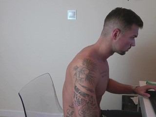 eddyknox on cam for live nude video chat
