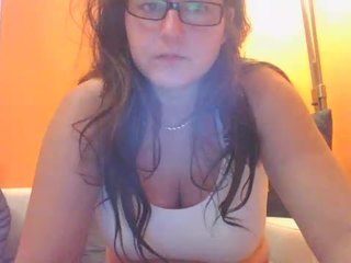 HoneyX on cam for live nude video chat