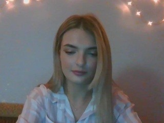 lucysuee on cam for live nude video chat