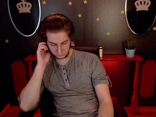 nathanielmills on cam for live nude video chat