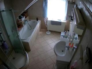 voyeurcam-julmodels-bath-2nd-2 on cam for live nude video chat