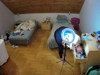 voyeurcam-julmodels-bed-4 on cam for live nude video chat