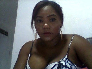 yareesantana on cam for live nude video chat