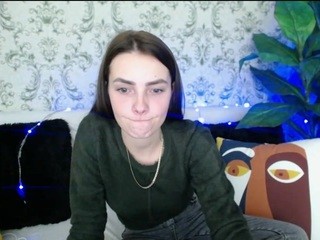 auuween-blondii on cam for live nude video chat