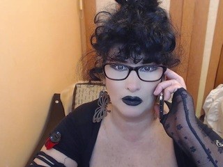 Miss Elvira on cam for live nude video chat