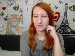 MiaLioness on cam for live nude video chat