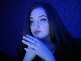 sweet-artist on cam for live nude video chat