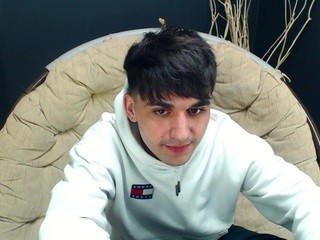 adampablo on cam for live nude video chat