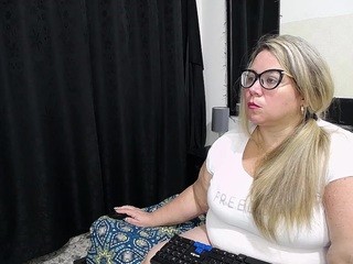 bella-savati on cam for live nude video chat