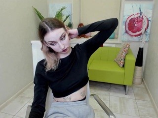 courtneylux on cam for live nude video chat