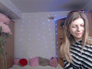 reinaliv on cam for live nude video chat