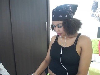 valery-loaiza on cam for live nude video chat