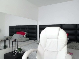 emiluu on cam for live nude video chat