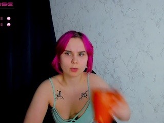 Hi guys today my first day with on cam for live nude video chat