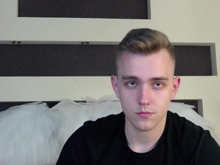 larsondevis on cam for live nude video chat