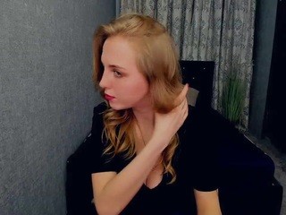 lunaastar on cam for live nude video chat