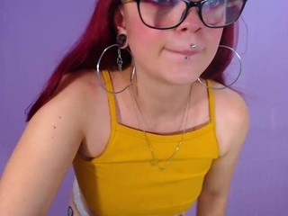 red-roxxane on cam for live nude video chat