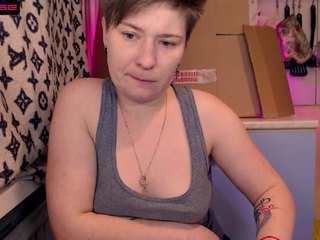 Sweettina on cam for live nude video chat
