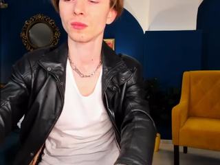 CharlesBucket on cam for live nude video chat