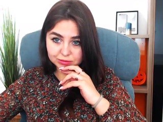 Loyasa on cam for live nude video chat