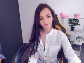 millaaa on cam for live nude video chat