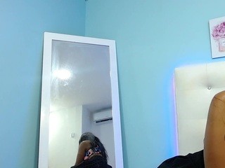 Sexy Mia on cam for live nude video chat