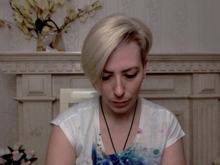 smileblonde on cam for live nude video chat