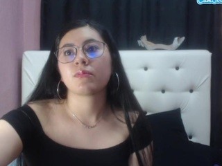 Ariana-Cute on cam for live nude video chat