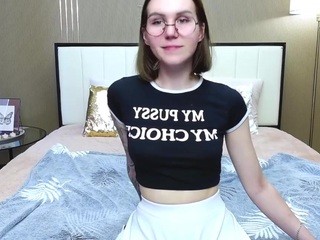 bmogirl on cam for live nude video chat