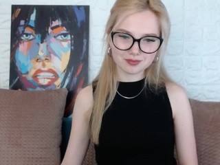 HoneyXShot on cam for live nude video chat